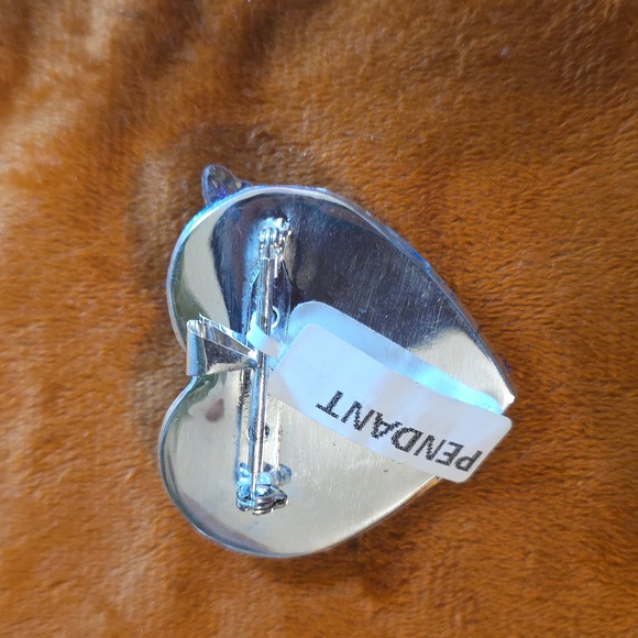 SEED SAGE Sparkling Blue Heart Brooch with Butterfly Detail 925 SILVER. - Picture 3 of 6